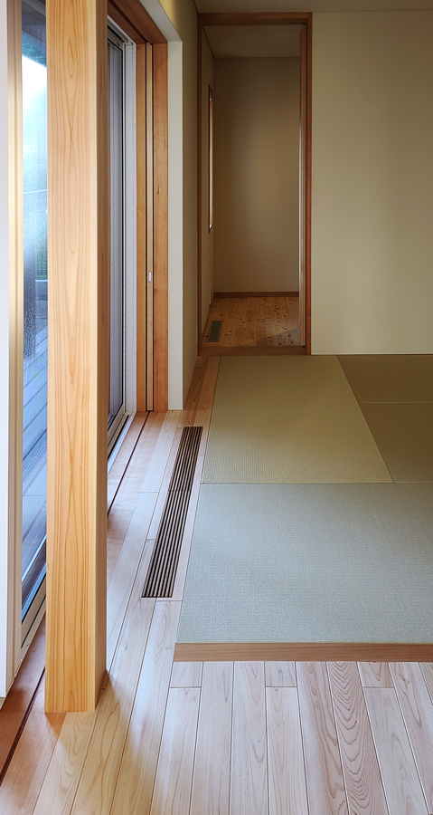 ichikawa_slit of floor